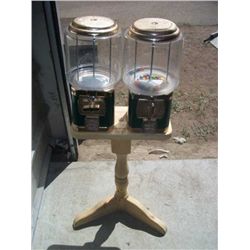 Double gumball machine with keys .