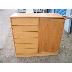 10 drawer solid oak dresser 48w x 46t door needs new hinges
