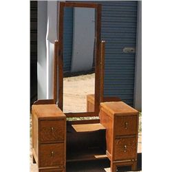 Antique 1/4 Sawn Oak Vanity Table .