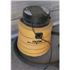 Image 1 : Genie 10 Gallon Shop Vacuum .