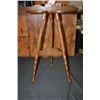 Image 1 : OAK CLOVER LEAF STAND