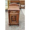 Image 1 : EXCELLENT WALNUT BEDSIDE COMMODE