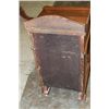 Image 6 : EXCELLENT WALNUT BEDSIDE COMMODE