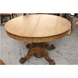 ROUND OAK TABLE 2 LEAVES