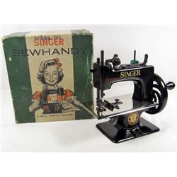 VINTAGE SINGER SEWHANDY CHILDS SEWING MACHINE W/ ORIGINAL BOX