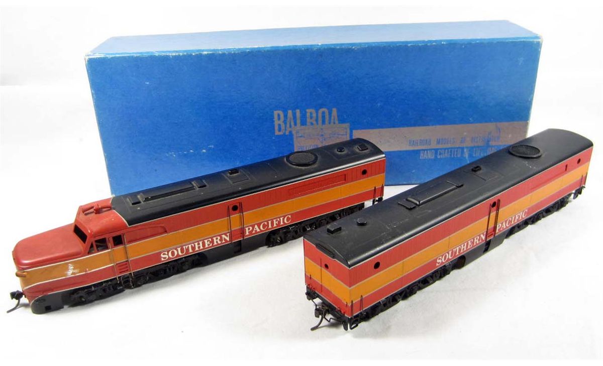 SOUTHERN PACIFIC TRAIN ENGINE AND CAR - BALBOA PRECISION ENGINEERED MODEL