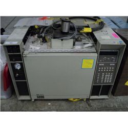 HP 5890 GAS CHROMATOGRAPH {print sequence} 5517549