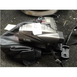 OLYMPUS D-600 DIGITAL CAMERA