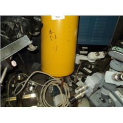 STAINLESS STEEL VACUUM VALVE WITH PRESSURE TANK