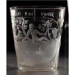 Becher mit erotischer Szene