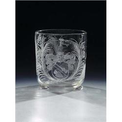 Wappenbecher auf drei Kugelfossen