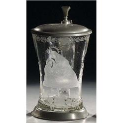 Henkelkrug mit Zinndeckel