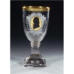 Pokal mit Portraitsilhouette