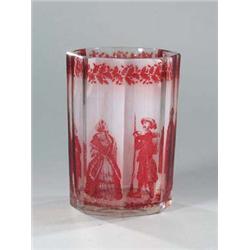 Auáergew”hnlicher Becher