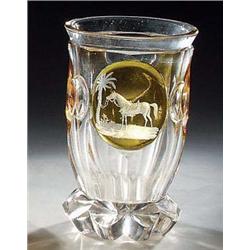 Becher mit Pferdedarstellungen