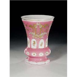 Milchglasbecher mit šberfang