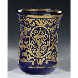 Becher mit Goldmalerei