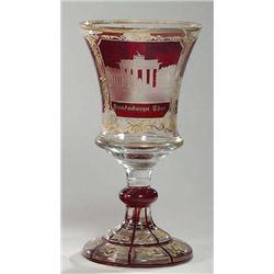 Pokal mit Ansichten Berlins und Freundschaftswidmung