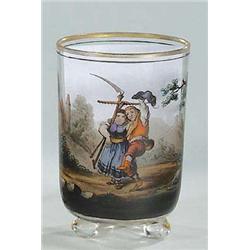 Becher auf drei Kugelfoáen