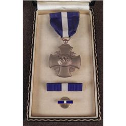 RARE ORIGINAL CASED WWII U.S. NAVY CROSS MEDAL