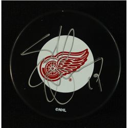 Steve Yzerman Signed Red Wings Logo Puck (JSA COA)