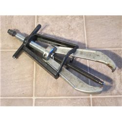2 JAW GEAR AND BEARING PULLER