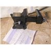 Image 1 : 4 1/2" BENCH VICE