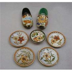 Two Gouda floral clogs, four small Gouda flor