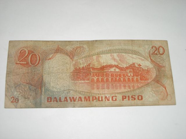 1949 PHILIPPINES 20 TWENTY DALAWAMPUNG PISO RARE NOTE PLEASE LOOK AT PICTURE TO DETERMINE GRADE 1949 philippines 20 twenty dalawampung piso rare note please look at picture to determine grade