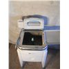 Image 2 : Maytag Washing Machine With Hand Ringer