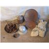 Image 1 : 3 Wells Fago Bank Bags, 2 Rustic Gold Pans,
