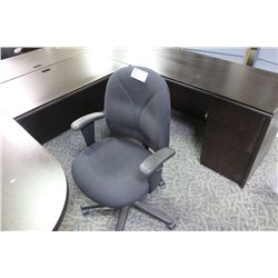 BLACK MID BACK TASK CHAIR