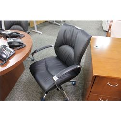 BLACK FULL GRAIN LEATHER MID BACK KNEE TILT