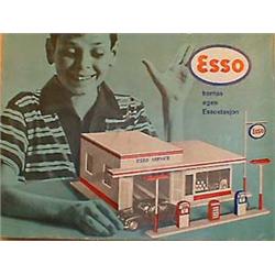 Kit: Esso gas station, plastic, scale 1:50, b