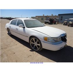 2000 - LINCOLN TOWN CAR