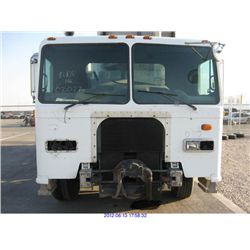 2002 - PETERBILT 320 COE