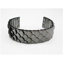 GT0522120022 Unique Gunmetal Squama Scale Design Bangle