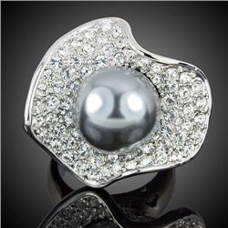 GT0522120047 Beautiful Pearl & Crystal Ring size 8