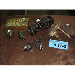 Lot of assorted collectables; grenade, door knob,