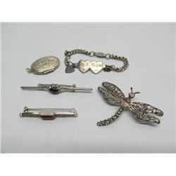 Costume jewellery pieces.