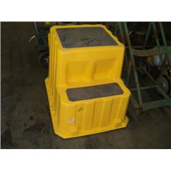 2 STEP PLASTIC LADDER