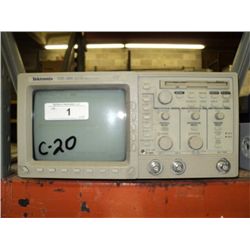 TEKTRONIX TDS 380 OSCILLOSCOPE