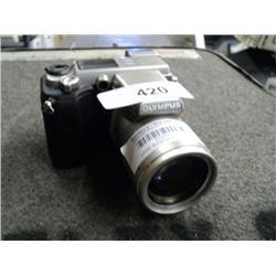 OLYMPUS C-2100 CAMERA