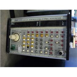 FLUKE 6011A SYNTHESIZED SIGNAL GENERATOR