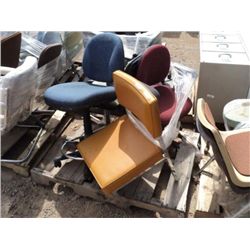 PALLET: CHAIRS (4X THE MONEY)