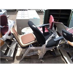 PALLET: CHAIRS (4X THE MONEY)