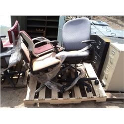 PALLET: CHAIRS (4X THE MONEY)