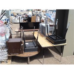 LOT: 2 TABLES, 4 SCHOOL DESK