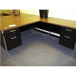 DESK & TRASHCANS