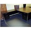 Image 2 : DESK & TRASHCANS